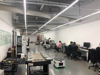 走进华强北 探秘“中国电子第一街”的创客生态与科技人文交响